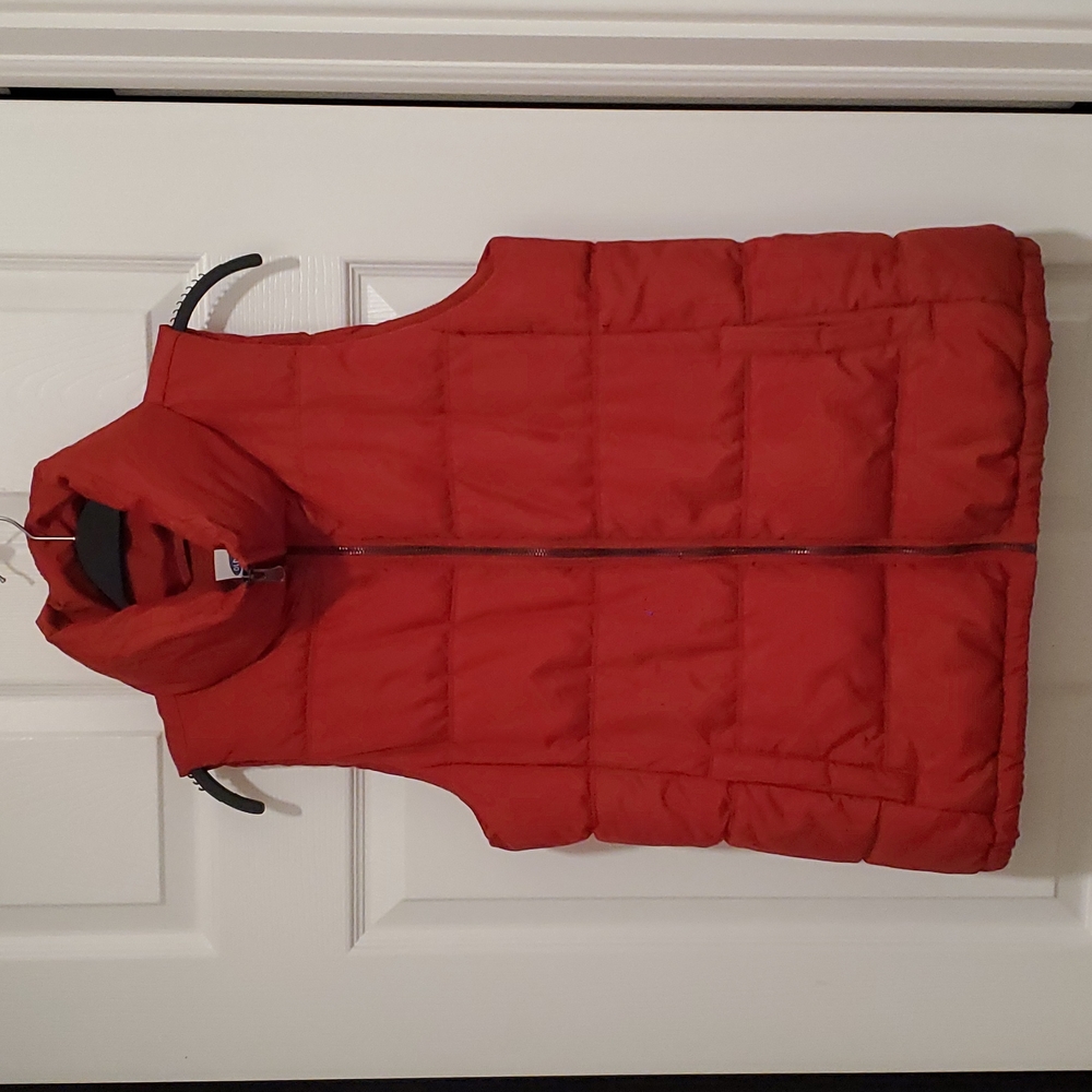 27. OLD NAVY Medium Like New Ladies Burnt Orange Puffer Vest
